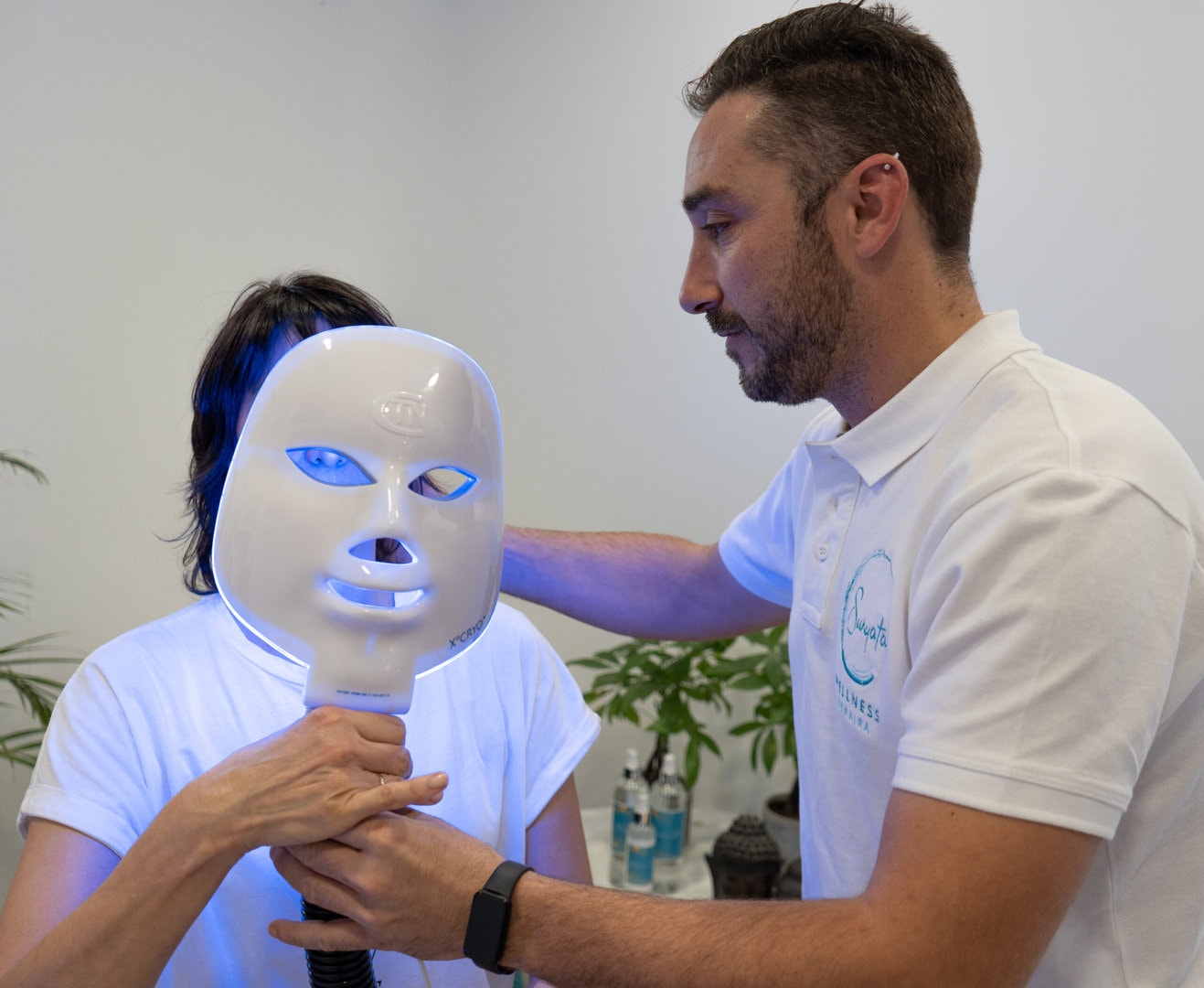 DSC03902 Football player Thiago Silva with CTN's recovery devices