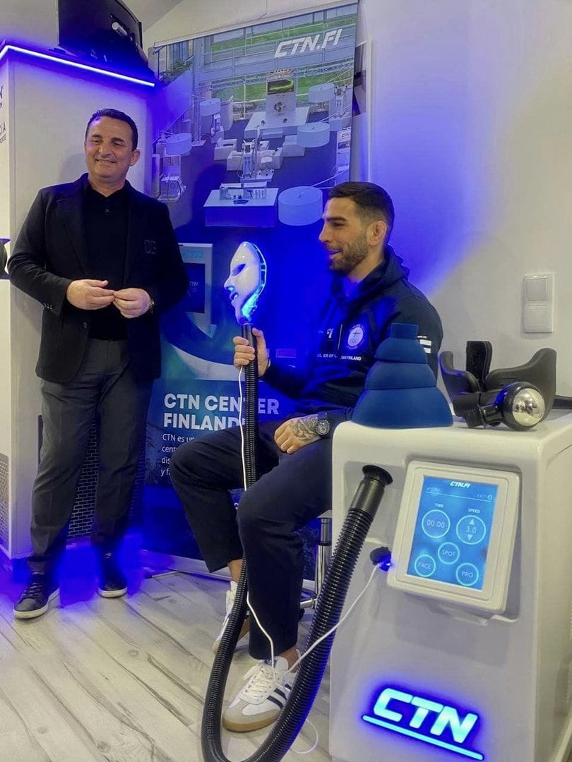 434073084 1166211941025050 7391117044034344792 n Football player Thiago Silva using the X-TONE magnetic muscle stimulation device